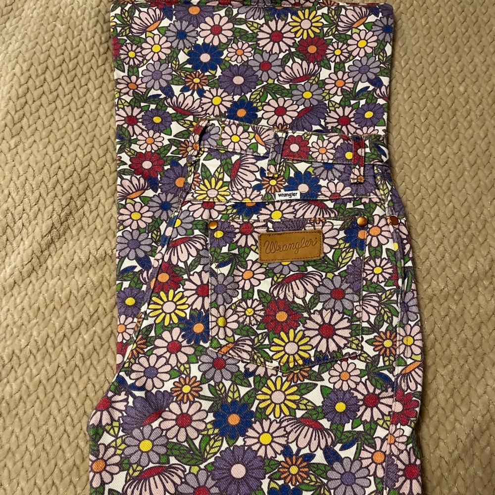 Size 27 Floral Wrangler Wanderer Flare Jeans